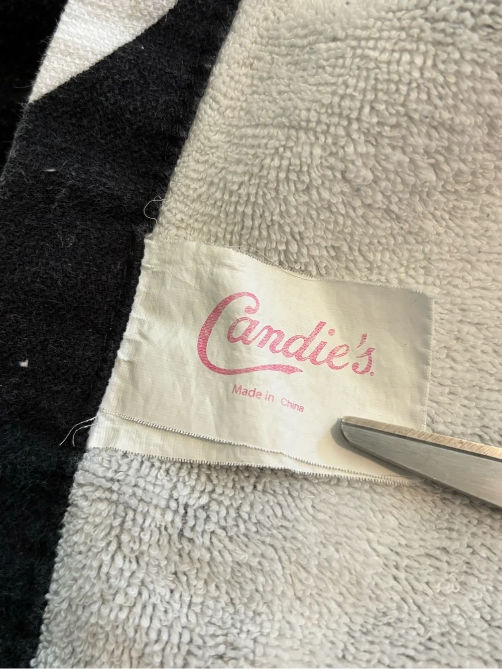 Candie’s Y2K Vintage 2000s Black/White Beach Towel 60”x35”